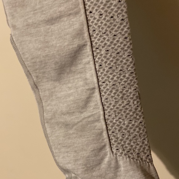 Fabletics Sync high waisted leggings pants Perforated 7/8 Size Small light gray - Picture 5 of 12